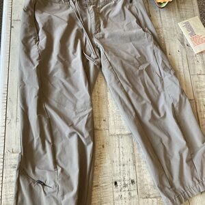 Womens mountain hardwear Capri hiking pants